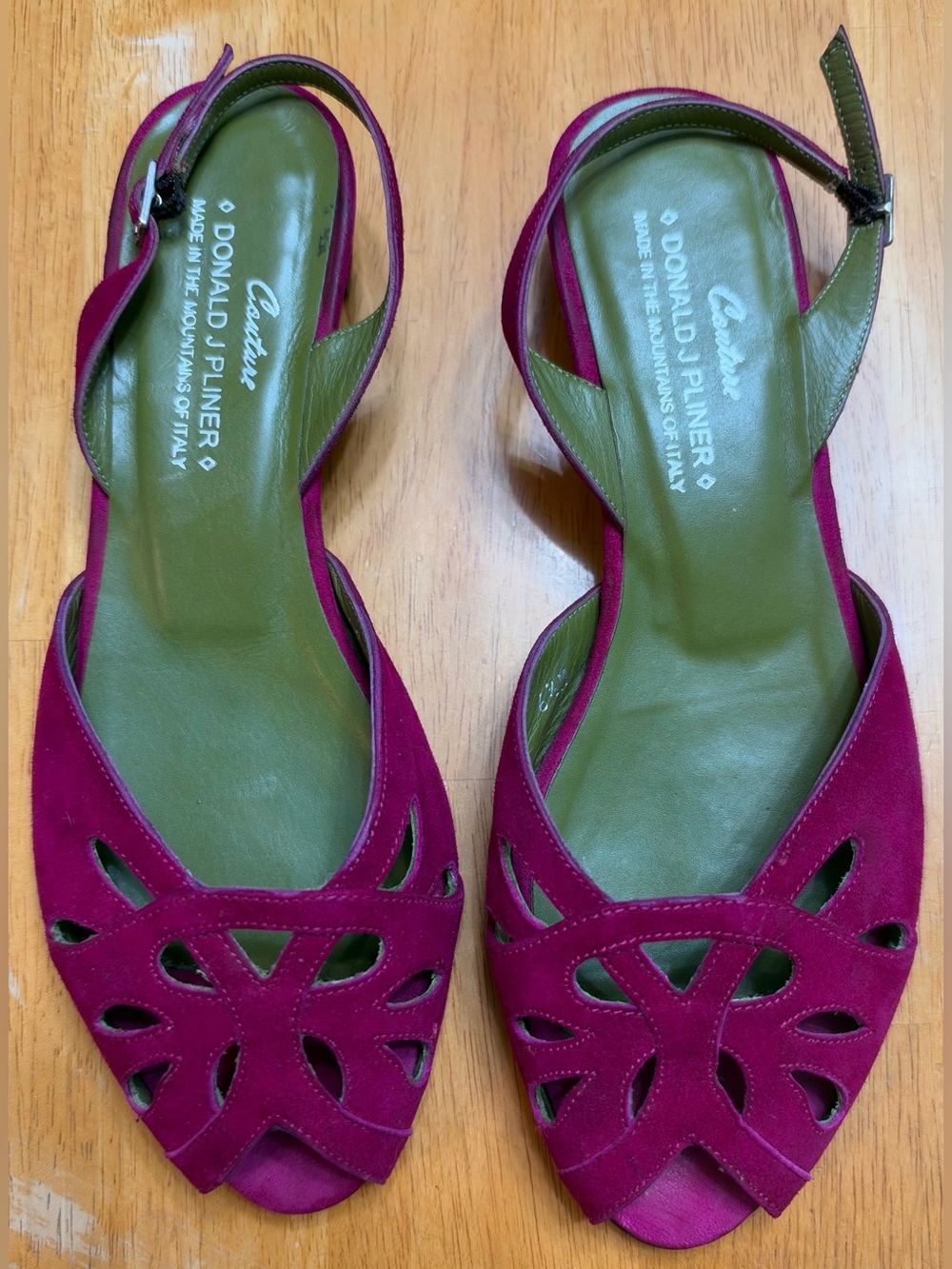 Donald J. Pliner Couture Fuchsia Suede Open-Toe Slingback 1” Sandals, Size 6.5.